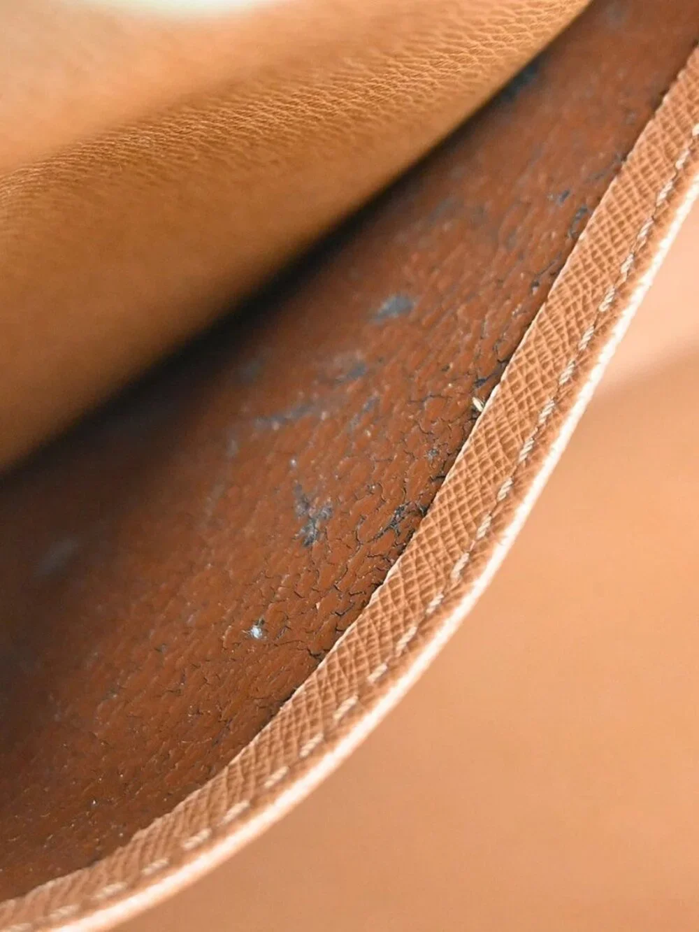 LOUIS VUITTON PORTE DOCUMENTS VOYAGE HANDBAG